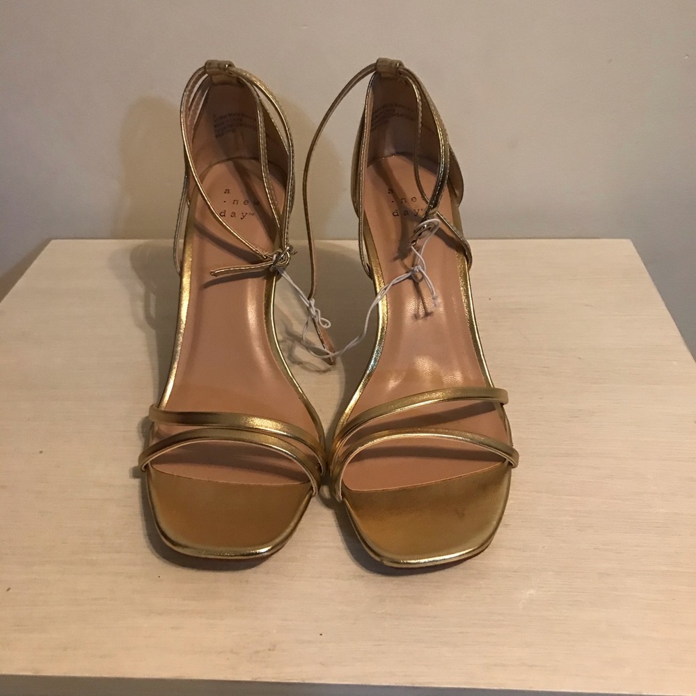 Gold straps heel
